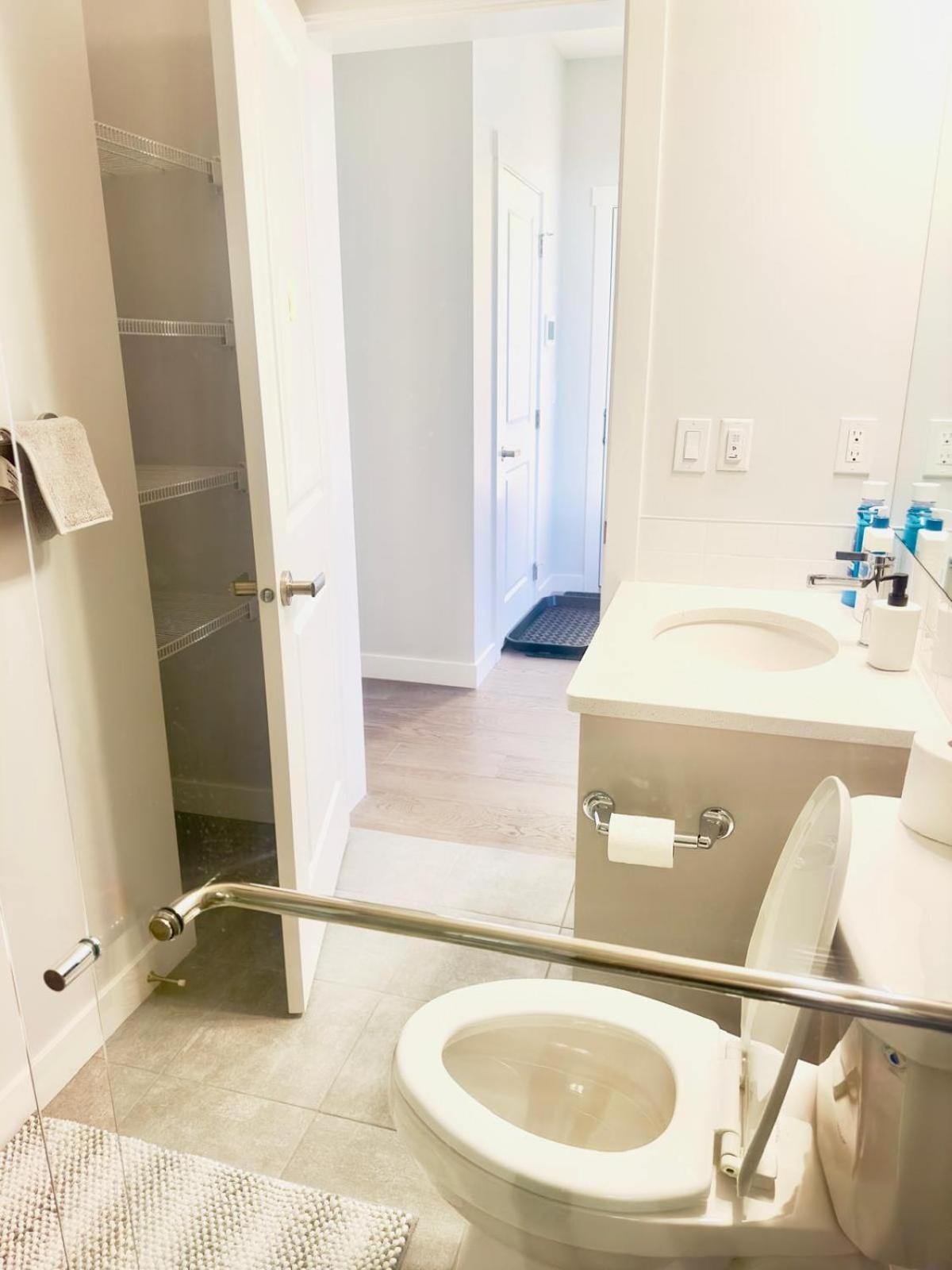 Private Room Minutes To Calgary Airport Yyc, Downtown, Banff Exteriör bild